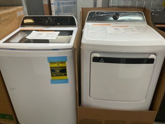 New!!! ..FRIGIDAIRE Top Load Washer and Gas Dryer SET In Wh