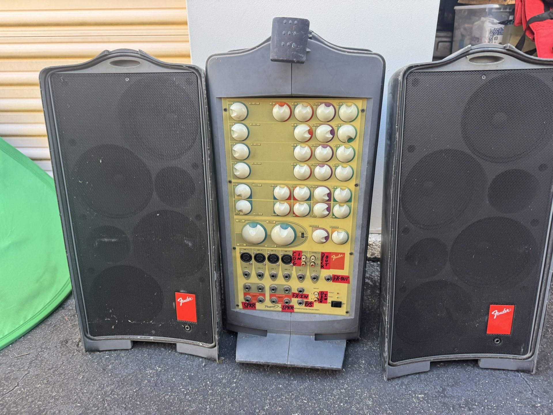 Black Fender Passport 069-1001 Portable PA System 500 Watt