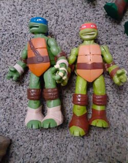 TMNT Leonardo & Raphael Action Figures