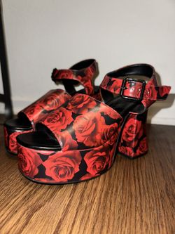 Delia’s Rose platform heels 🥀