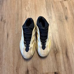 Yeezy 700 v3