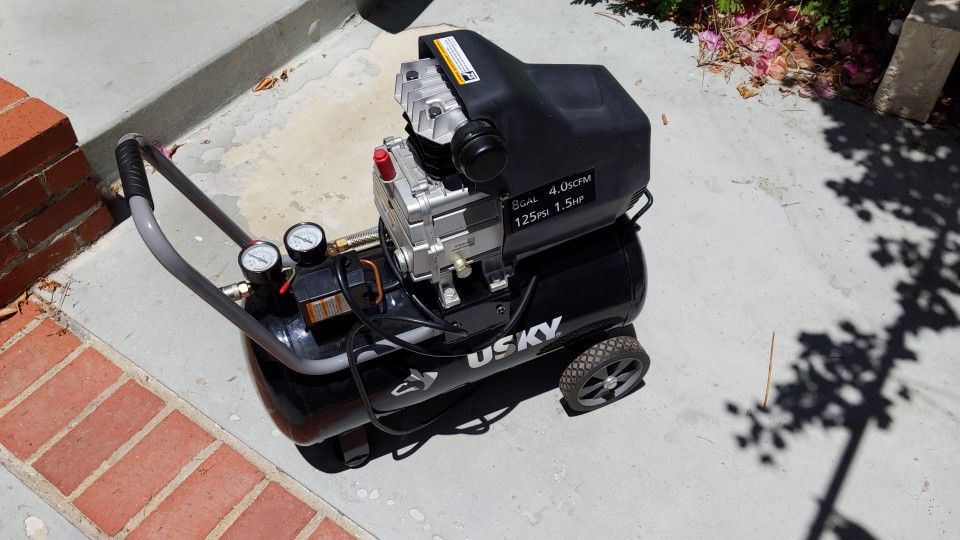 Husky Air Compressor with hoses