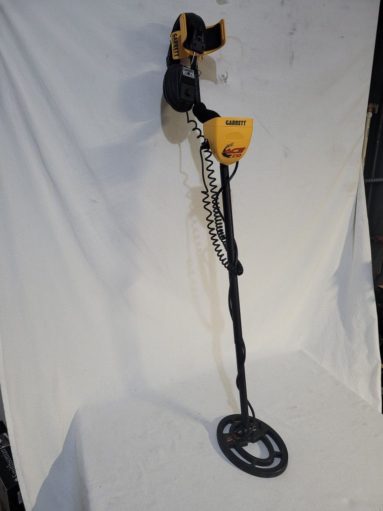Garrett ACE 150 Metal Detector w/Headphones