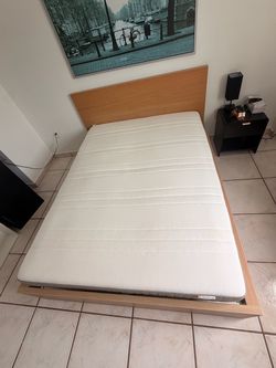 Queen size bed with mattress