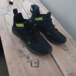 Puma  New Soft Foam Size 9