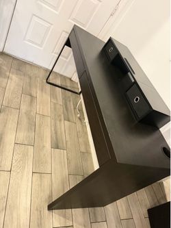 IKEA micke desk with dual monitor stand