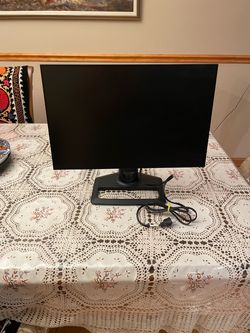 25” HP Z series G3 monitor mounted on an adjustable stand