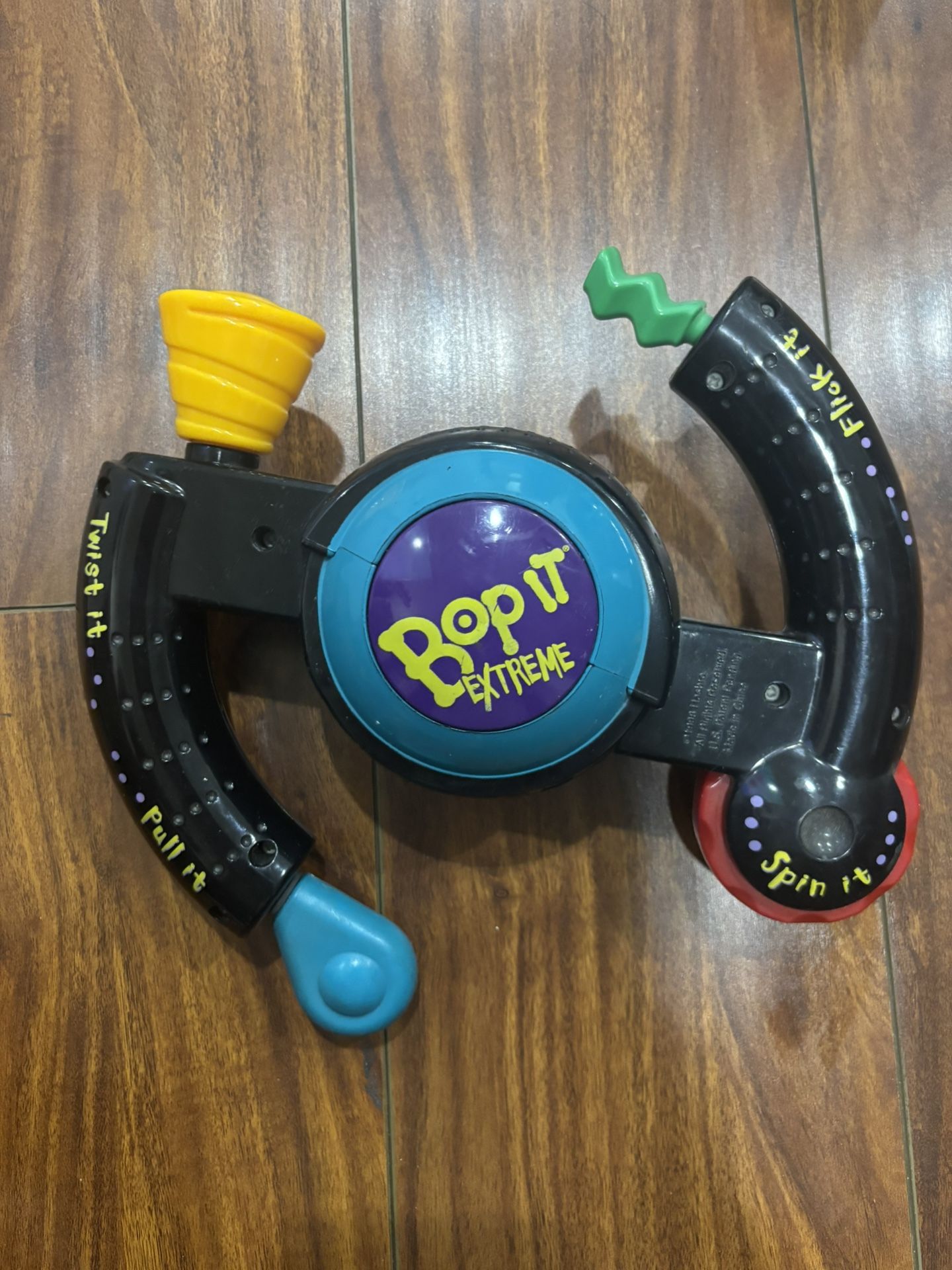 Vintage Bop It Extreme Electronic Handheld Game 1998