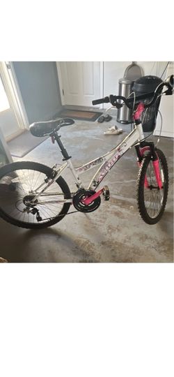 Next Heather 24in Girls Mountain Bike Front Suspension 6-Speed V-Brakes Pink