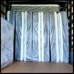 NEW QUEEN PILLOWTOP SET MATTRESS AND BOX SPRING ‐ 2PCS