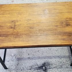 MANUFACTURED WOODEN RECTAGULAR DINING TABLE W/ METAL FRAME