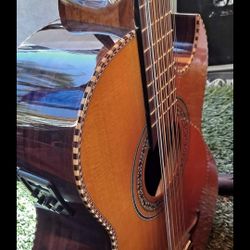 Bajo Sexto Excelentes Condiciones Equipado Con Su Pastilla 