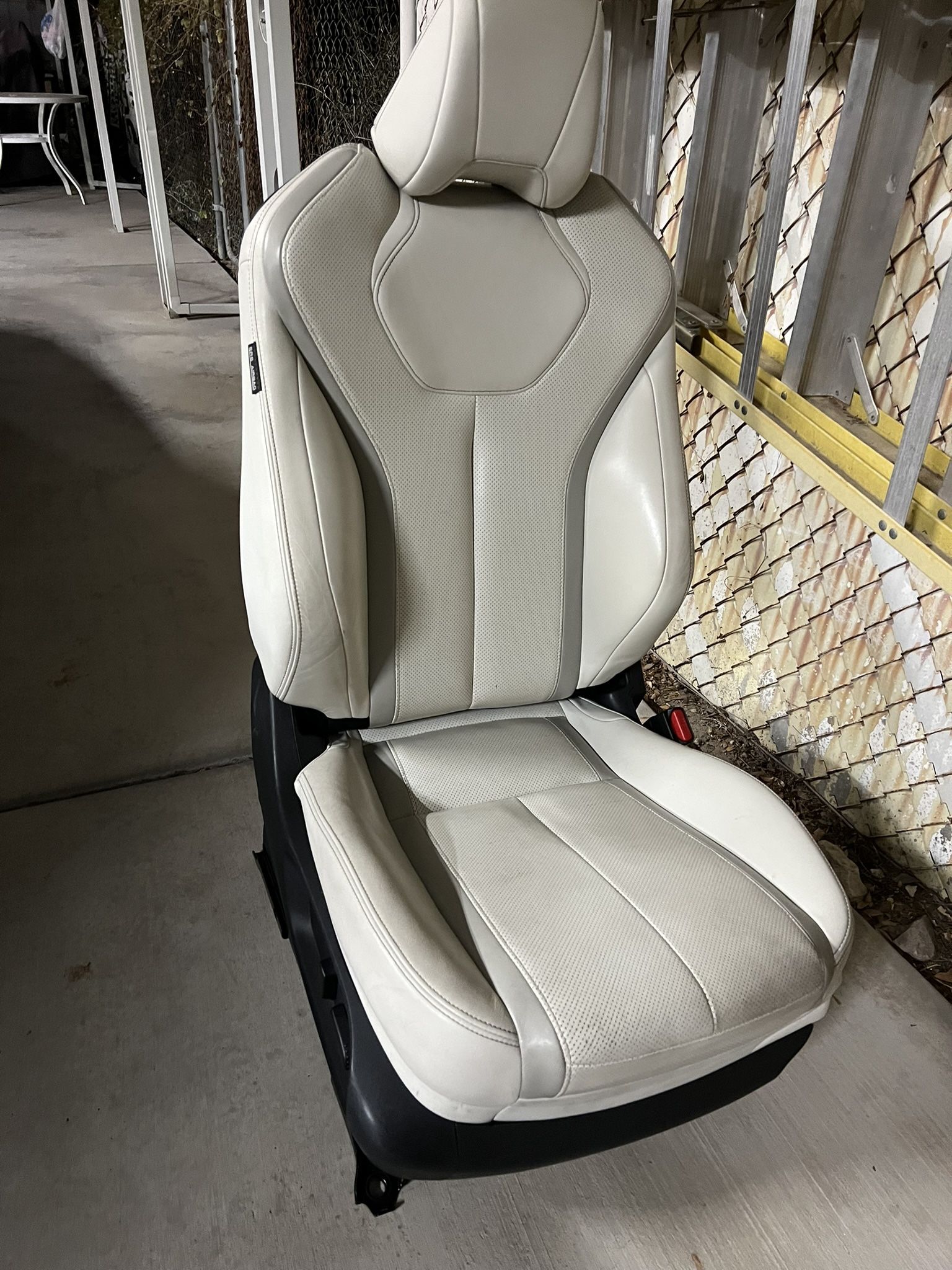 Infiniti Q60 Full Seats