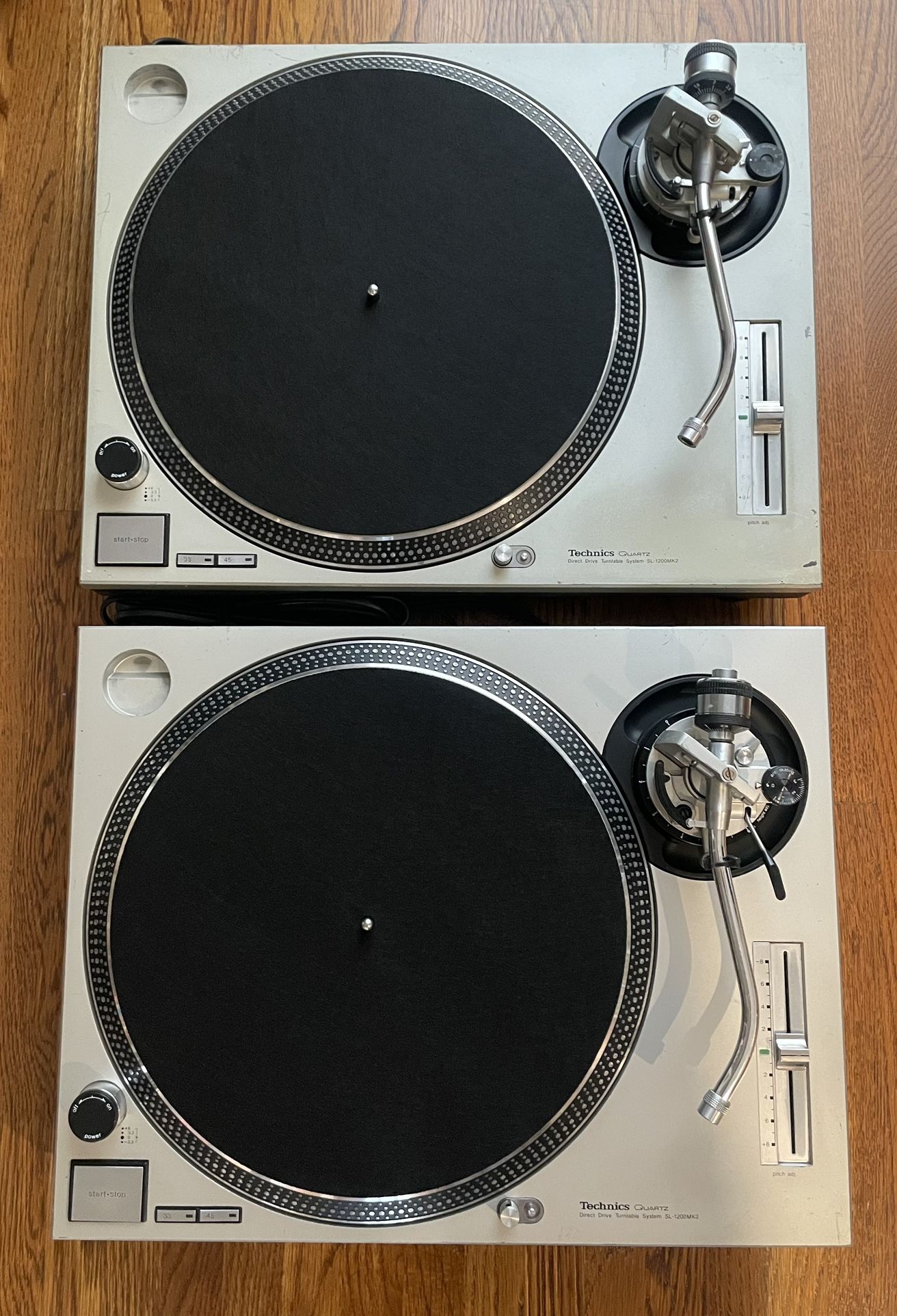 2 TECHNICS 1200 MK2 TURNTABLES IN GOOD CONDITION READY FOR VINYL, SERATO, , DVS, PIONEER REKORDBOX. $1000 OBO