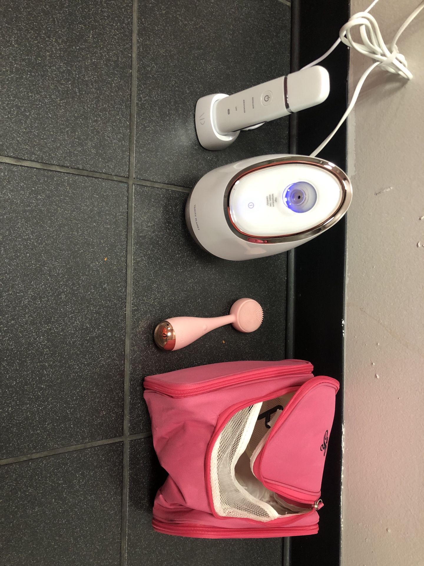 AIRA Ionic Facial Steamer from Vanity Planet, Silver. VP59 RAEDIA Face and body cleansing system from Vanity Planet. VP33 TONA