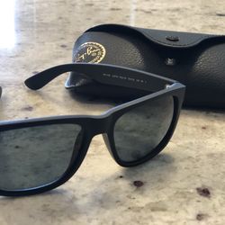 Ray Ban Black Justin Classic Polarized Sunglasses (Barely Used)