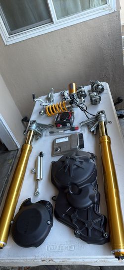 24-newer Aprilia RSV4/TV4 1100 Factory