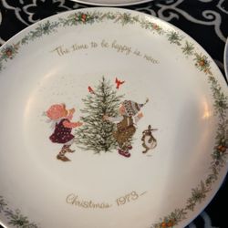 Holly Hobby Christmas Plates 7 Pieces 