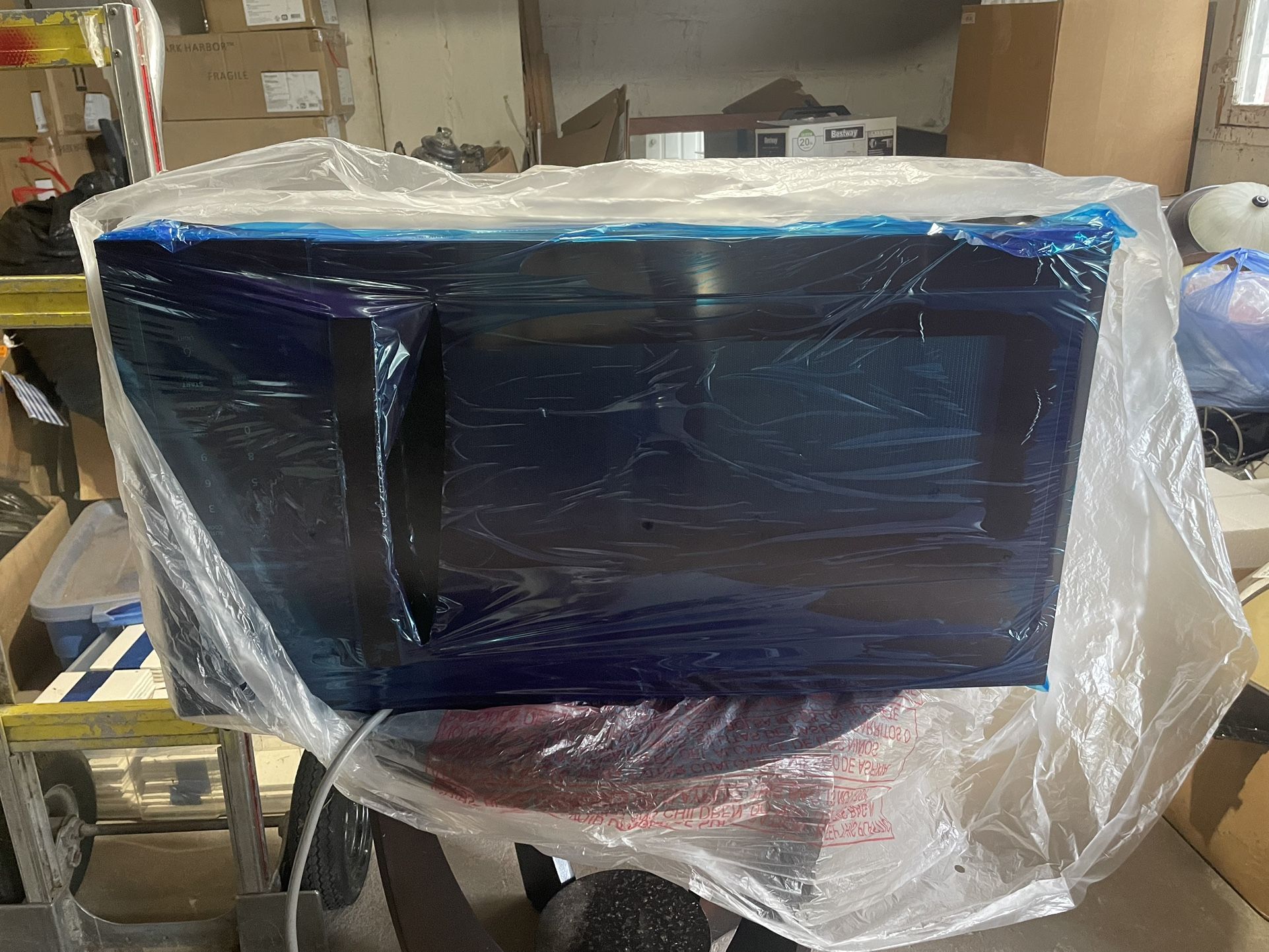 Brand New Vissani 1.7 cu Microwave Oven
