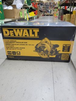 7-1/4" Circular Saw made by DEWALT 