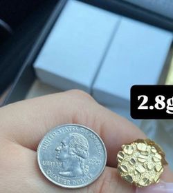 Gold Nugget earrings  2.8g 10k