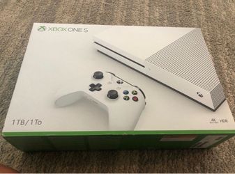 xbox one S with monitor & headset
