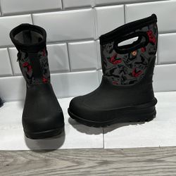 Bogs neo-classic dino boys snow boots size 8 toddler 