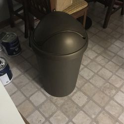 Brown Dome  Top Trash Can   Good Condition   