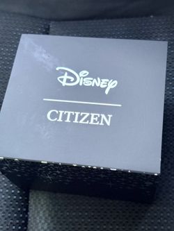 Disney citizen watch and pin