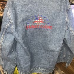 Preowned men’s L denim jacket by FIRST CHOICE. In great condition located Off lake mead & Simmons area asking $10