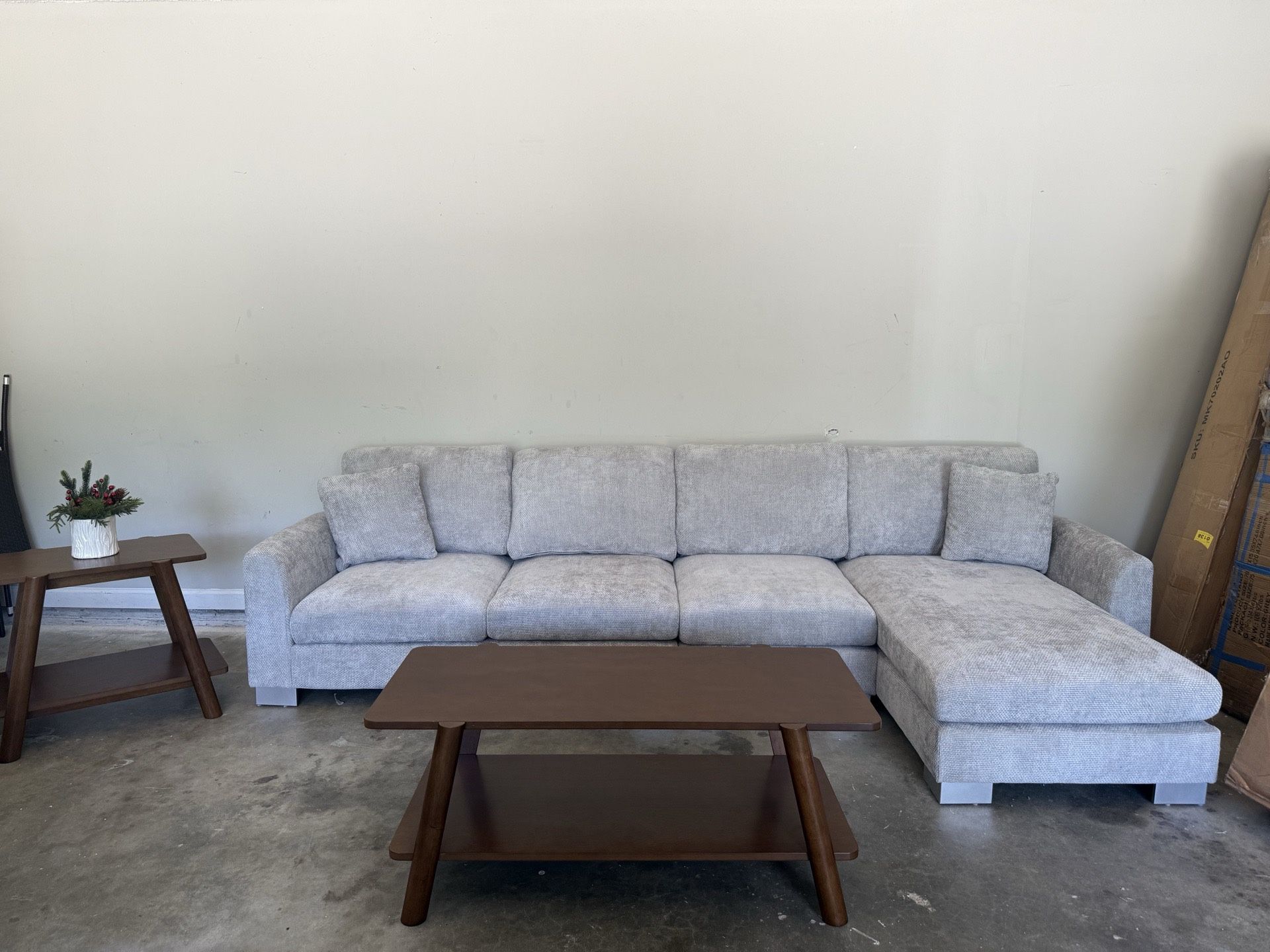 🎊BRAND NEW 🎊 Modern Oversized Sectional Sofa,L-Shaped Luxury Couch Set with 2 Free Pillows,5-seat Chenille Indoor Furniture with Chaise for Living R