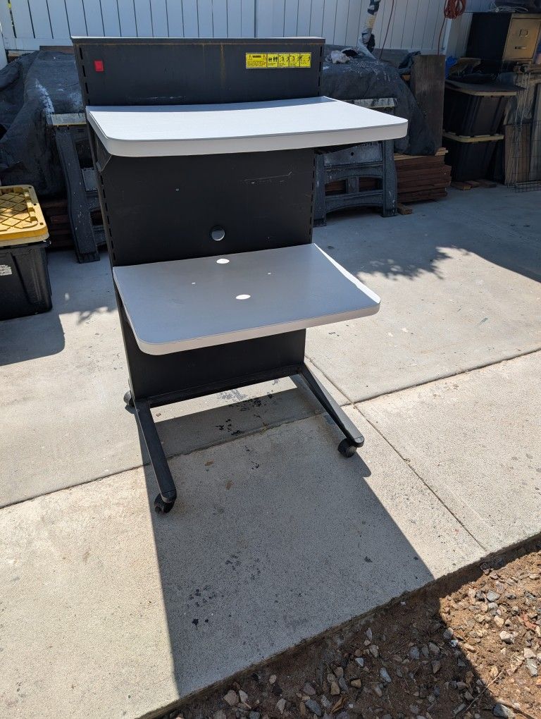 Heavy Duty Rock Shelving With Wheels In Very Good Condition