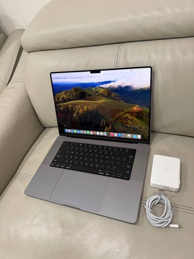 MacBook Pro 16-inch (2023, M2 Max Chip, 96GB, 8TB SSD)