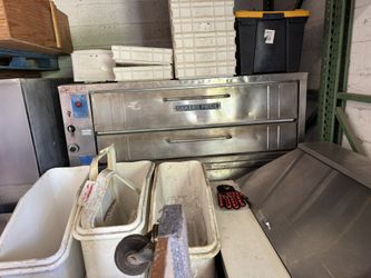 Bakers Pride 4 pie ovens lo gas