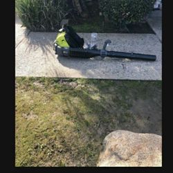 RYOBI 40V Whisper Series 145 MPH 625 CFM Cordless Battery Backpack Leaf Blower with 5.0 Ah Battery and Charger