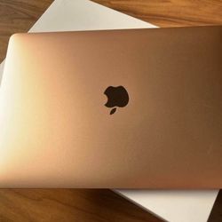 2025 MacBook Air (M4) — Starlight • 13.6” • 16GB RAM • 256GB SSD • Brand New