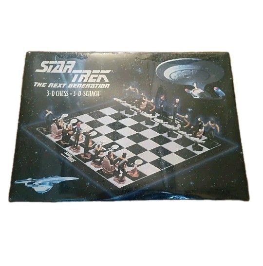 1999 STAR TREK The Next Generation CHESS SET  CM854 Brand New