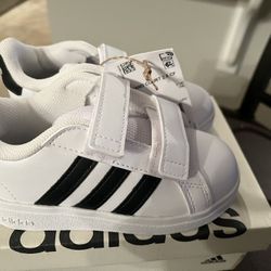 Adidas Grand Court Sneakers