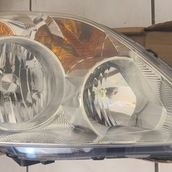 05 06 Honda CRV OEM genuine right headlight assembly 33100-SCA-A110-M1