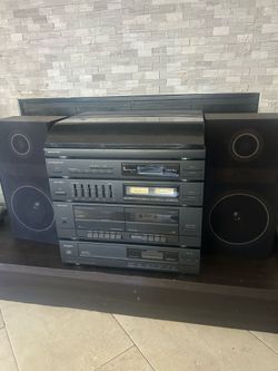 Vintage stereo everything works.