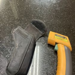 Fluke 62 Digital  Mini IR Thermometer 110460-2 JAR