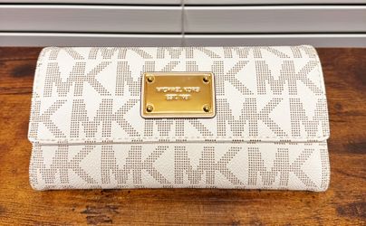 Michael Kors Jetset Checkbook Wallet