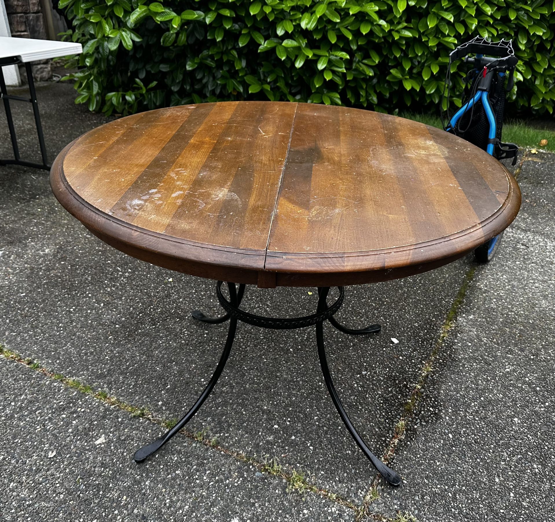 Breakfast Nook Table With Leaf Insert And 4 Matching Chairs