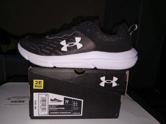 Under Amour Boys Shoes.size 7.Great Condition.$20