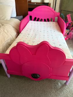 Minnie Mouse toddler bed with mattress and cover