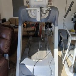 Precor Treadmill 885
