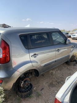 2014 Kia Soul PART OUT!