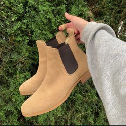 ‘Shoe The Bear’ Men’s Boots (Size 9)