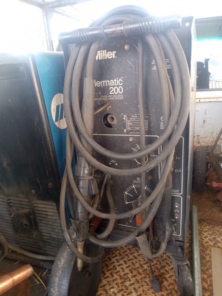 200  Miller Welder Machine 