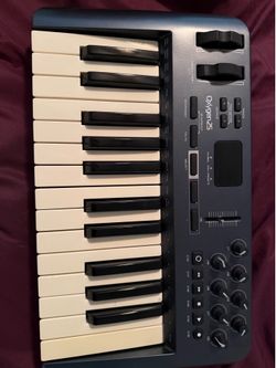 Oxygen 25 midi keyboard